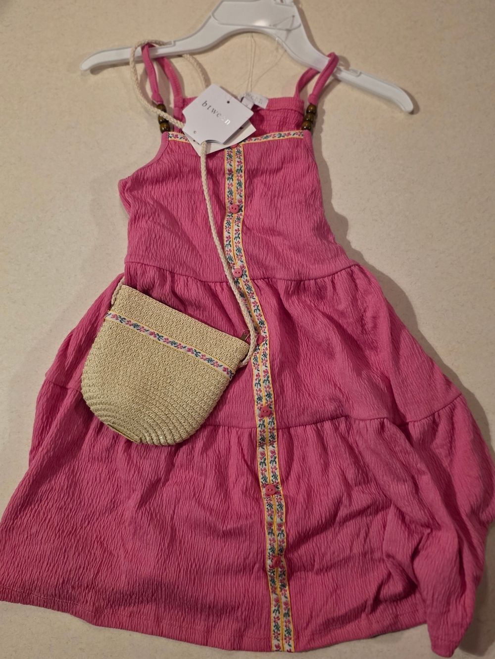 pink tiered sundress with woven straw crossbody Size 7
